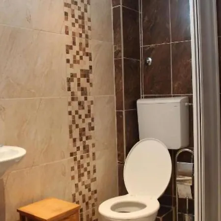 Quaint & Affordable In Traditional Stone House בית הארחה