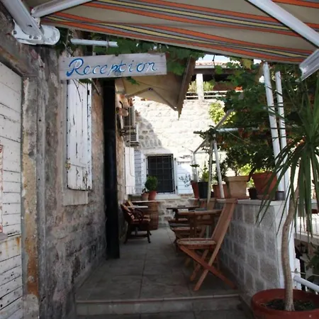 Quaint & Affordable In Traditional Stone House בית הארחה בודווה