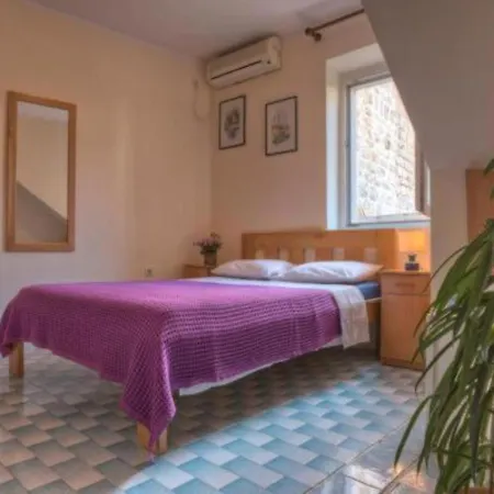 Quaint & Affordable In Traditional Stone House בית הארחה בודווה