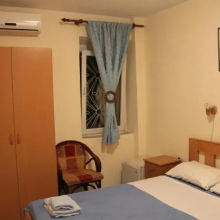 בית הארחה Quaint & Affordable In Traditional Stone House *