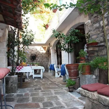 Quaint & Affordable In Traditional Stone House בית הארחה *