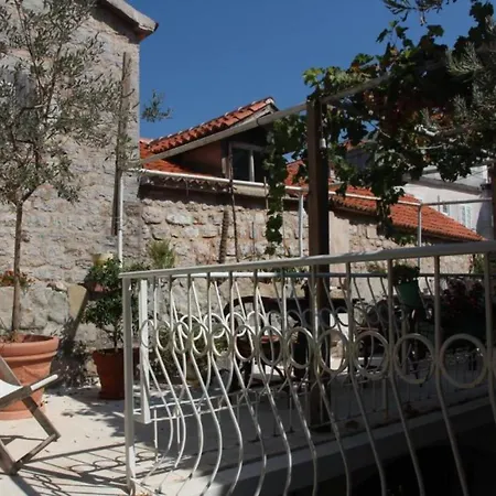 Quaint & Affordable In Traditional Stone House בית הארחה